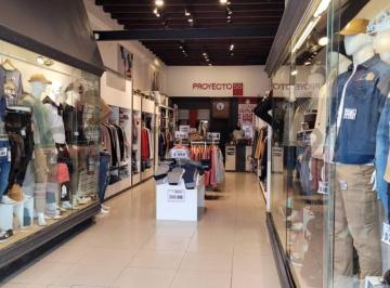 Local comercial · 196m² · 1 Ambiente · Venta Local Comercial Sobre Av 18 de Julio - 196 m²