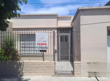 Casa · 112m² · 3 Ambientes · 1 Cochera · Casa 3 Amb C/garage y Fondo Blas Parera 729 Quilmes Oeste