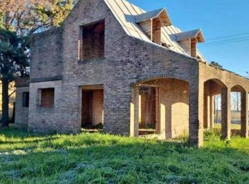 Casa · 185m² · Casa a Terminar en Lote de 800 m² en Inriville Cordoba