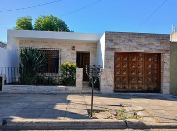Casa · 122m² · 4 Ambientes · 1 Cochera · Casa en Venta – Beccar, San Isidro (Zona Norte)