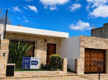 Casa · 122m² · 4 Ambientes · 1 Cochera · Casa en Venta – Beccar, San Isidro (Zona Norte)
