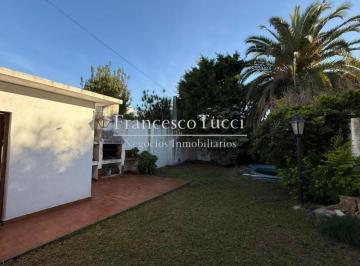 Casa · 215m² · 4 Ambientes · 1 Cochera · Casa en Venta 4 Ambientes Villa Sarmiento