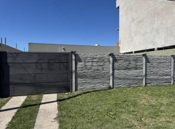 Casa · 110m² · 4 Ambientes · 1 Cochera · Venta Casa | Dos Dorm., con Pileta y Cochera | Calle 27 E/ 84 y 85 La Plata