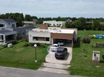 Casa · 160m² · 4 Ambientes · 2 Cocheras · Venta Casa 4 Ambientes Fincas del Alba con Pileta y Parrilla