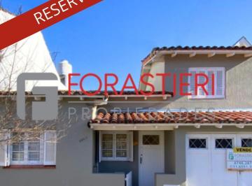 Casa · 146m² · 3 Ambientes · 1 Cochera · Casa en Venta!