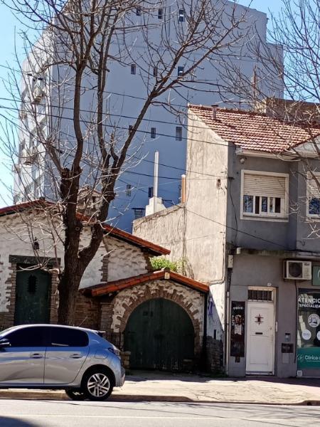Lote con chalet a demoler, 234m² sobre Av. Colon y Jujuy