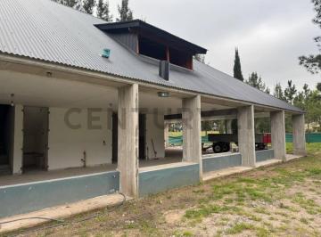 Casa · 300m² · 4 Ambientes · 3 Cocheras · Casa de 3 Dorm. a La Venta en Miralagos