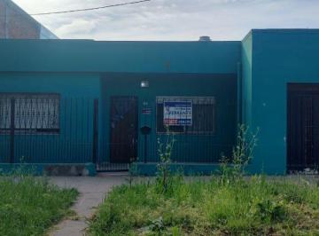 Casa de 4 ambientes, Lomas de Zamora · Venta de Casa en Llavallol. con Garage y Fondo ¡Imperdible Oportunidad!