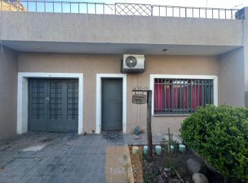 Casa · 202m² · 3 Dormitorios · 4 Cocheras · Casa en 1 de Mayo