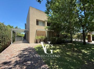 Casa · 180m² · 5 Ambientes · 4 Cocheras · Casa en Country Nautico de Escobar