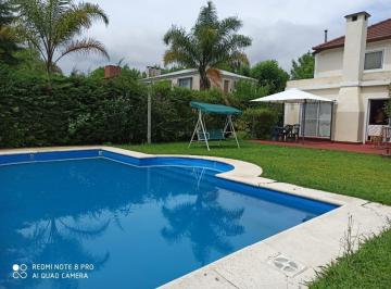 Casa · 157m² · 5 Ambientes · 2 Cocheras · Chalet 3 Dorm. Play - Room, Amplio Parque con Piscina - Barrio Bermudas