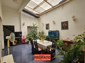 PH de 3 ambientes, Villa Urquiza · Amplio PH de 3 Ambientes Al Frente en Pb con Entrada Independiente, Patio Semi - Cubierto y 3 Baños!