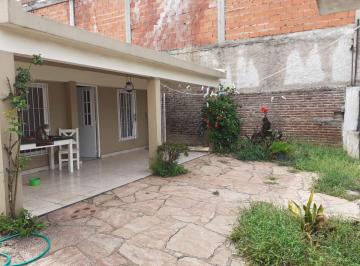 Casa de 3 ambientes, Morón · Se Vende Casa Tipo Americana de Tres Ambientes en Terreno de 300 m²