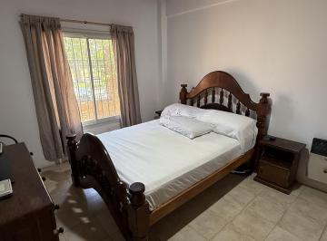 Casa · 141m² · 3 Ambientes · 2 Cocheras · Casa en Venta en Cordoba Al 2800, Bella Vista.