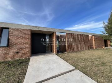Casa · 213m² · 4 Ambientes · 2 Cocheras · Casa en Venta 4 Ambientes Santa Inés Comarcas de Luján