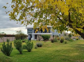 Casa · 180m² · 3 Ambientes · Casa en Lunlunta