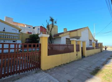 Casa · 140m² · 5 Ambientes · 2 Cocheras · Hermosa Casa de 4 Ambientes + Departamento Frente Al Mar!