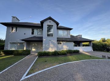 Casa · 180m² · 5 Ambientes · 4 Cocheras · Casa de Tres Dorm. en Haras del Sur I