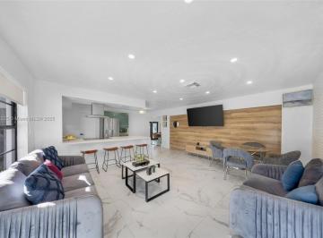MTI-MTI-54_2 · Casa de Lujo con Piscina y Apta Airbnb en Miami  Totalmente Amueblada
