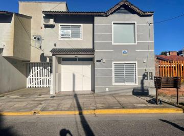 Casa · 4 Ambientes · 1 Cochera · Casa en Venta