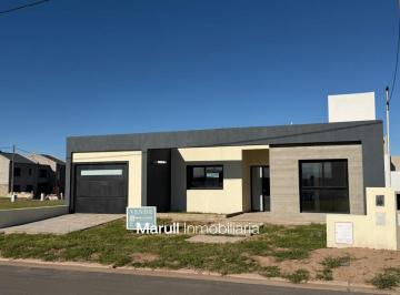 Casa · 150m² · 5 Ambientes · 1 Cochera · Casa en Pampas de Manantiales