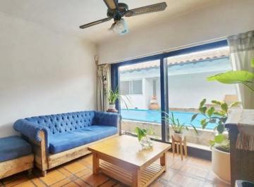 Casa · 140m² · 5 Ambientes · 1 Cochera · Venta Casa 3 Dorm. - Garage - Piscina - Apta Crédito - Banfield