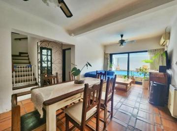 Casa · 140m² · 5 Ambientes · 1 Cochera · Venta Casa 3 Dorm. - Garage - Piscina - Apta Crédito - Banfield
