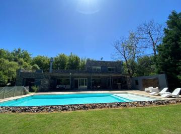 Casa · 218m² · 5 Ambientes · 6 Cocheras · Casa en Venta en La Cañada Polo Club, Luján