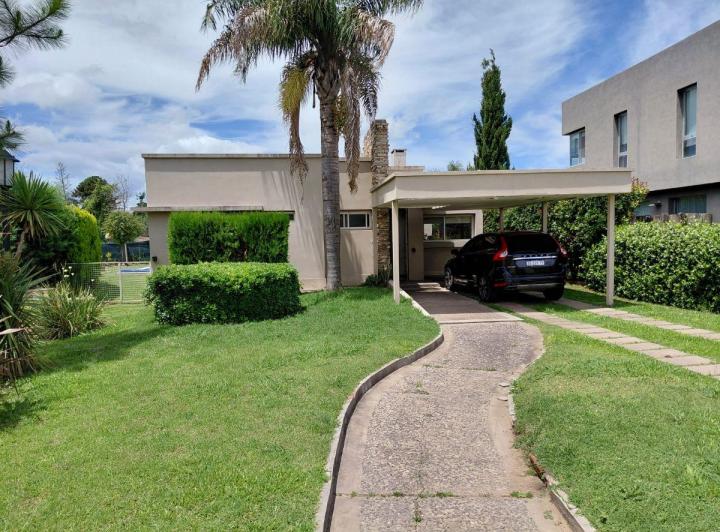 Casa · 147m² · 4 Ambientes · 1 Cochera