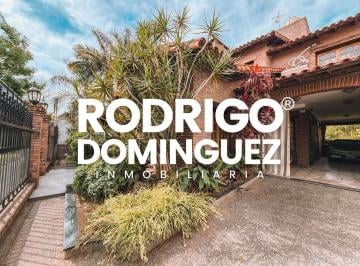 Casa · 332m² · 5 Ambientes · 3 Cocheras · Casa Chalet en Venta en Lanús Este, Lanús, G. B. a. Zona Sur