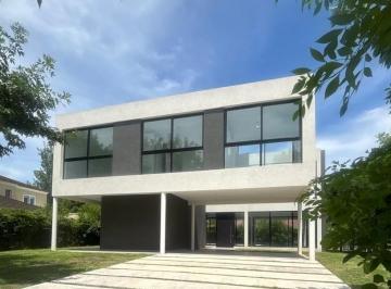 Casa · 763m² · 5 Ambientes · Increíble Casa, Luminosa y Moderna en Haras Santa Maria! Lista Para Vivirla Ya!