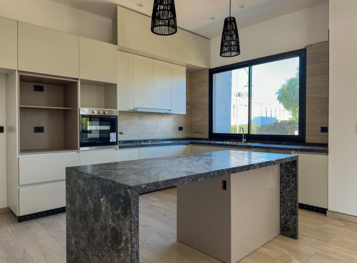 Casa · 175m² · 4 Ambientes · 2 Cocheras