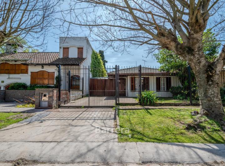 Casa · 220m² · 4 Ambientes · 4 Cocheras