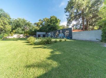 Casa · 398m² · 4 Ambientes · 4 Cocheras · Venta Casa 4 Ambientes con Jardín y Pileta en Parque Leloir Ituzaingó