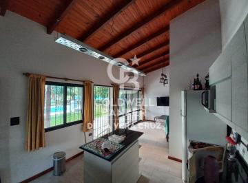 Casa · 208m² · 9 Ambientes · 2 Cocheras · Casa en Venta en Colastiné 4 Dorm. - Piscina