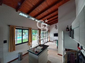 Casa · 208m² · 9 Ambientes · 2 Cocheras · Casa en Venta en Colastiné 4 Dorm. - Piscina