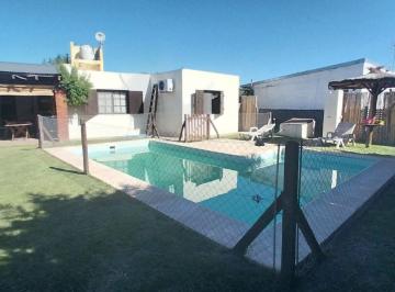 Casa · 100m² · 5 Ambientes · 1 Cochera · Vende Propiedad en Punta Chacra Roldan