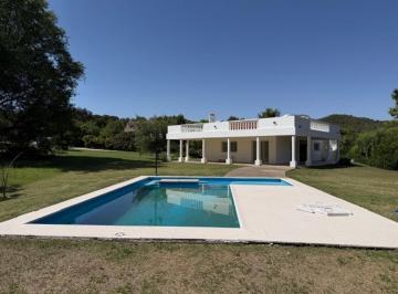 Casa · 350m² · 4 Ambientes · 7 Cocheras · Casa en Venta Potrerillo de Larreta Alta Gracia