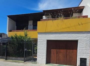 Casa · 278m² · 4 Ambientes · 1 Cochera · Casa 4 Ambientes en Castelar Sur Apta Credito Banco Nacion