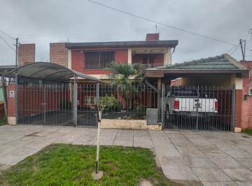 Casa · 318m² · 6 Ambientes · Casa en Venta en G. Catan