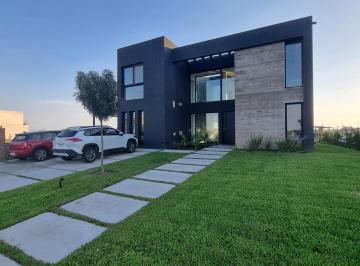 Casa · 310m² · 7 Ambientes · 2 Cocheras · Venta Casa en Puertos del Lago - 6 Ambientes - Escobar