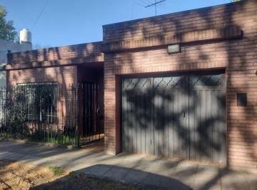 PH de 2 ambientes, Almirante Brown · PH de Dos Ambientes con Patio y Garage Cubierto