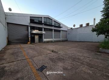 Local comercial · 40m² · 11 Ambientes · Grande Local en Alquiler por Av Uruguay