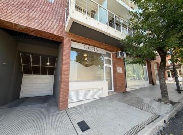 Local comercial · 36m² · 1 Ambiente · Local de 36 m² con 1 Baño y 4 m de Frente de Vidriera