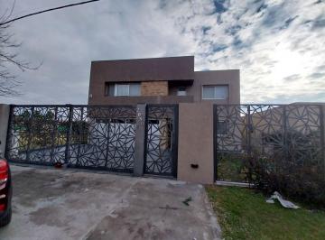 Casa · 261m² · 8 Ambientes · 2 Cocheras · Venta Casa Punta Chacra