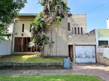 Casa · 400m² · 5 Ambientes · 1 Cochera · Casa en Venta en Gonnet