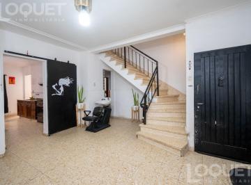 Casa · 121m² · 3 Ambientes · 1 Cochera · Casa de 2 Dorm., Patio y Cochera en Sargento Cabral