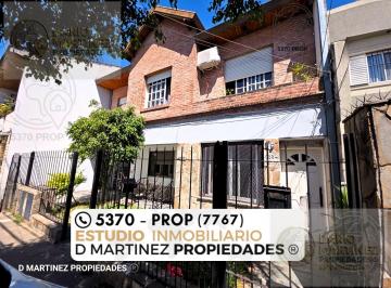 Casa · 266m² · 8 Ambientes · 1 Cochera · Casa Multifamiliar en Venta Para Actualizar o Reformar 8 Ambientes, 5 Dorm., 3 Baños