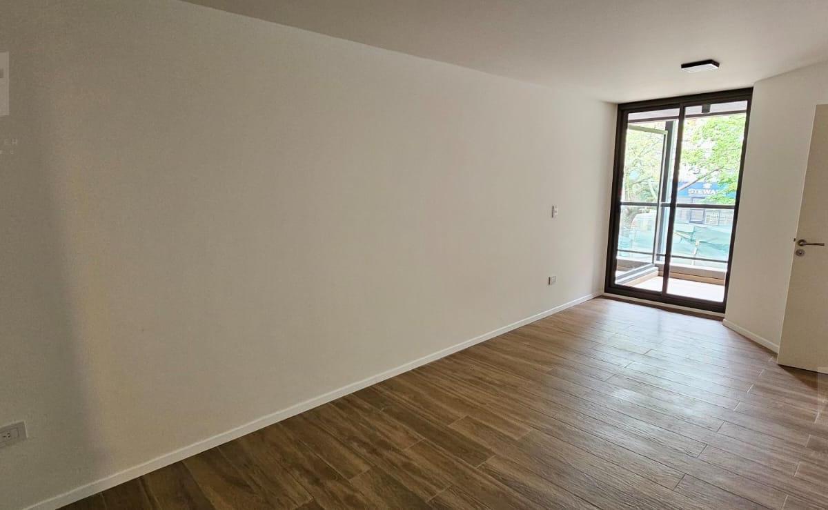 Departamento de 1 Dormitorio con Balcón a la Calle en Ignea 15, Ambrosio Olmos al 700
