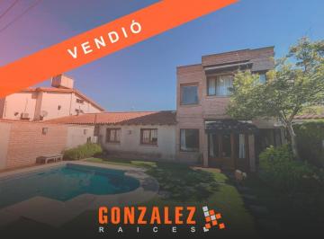Casa · 140m² · 4 Ambientes · 2 Cocheras · Hermosa Casa 4 Ambientes con Piscina - Ciudad Evita